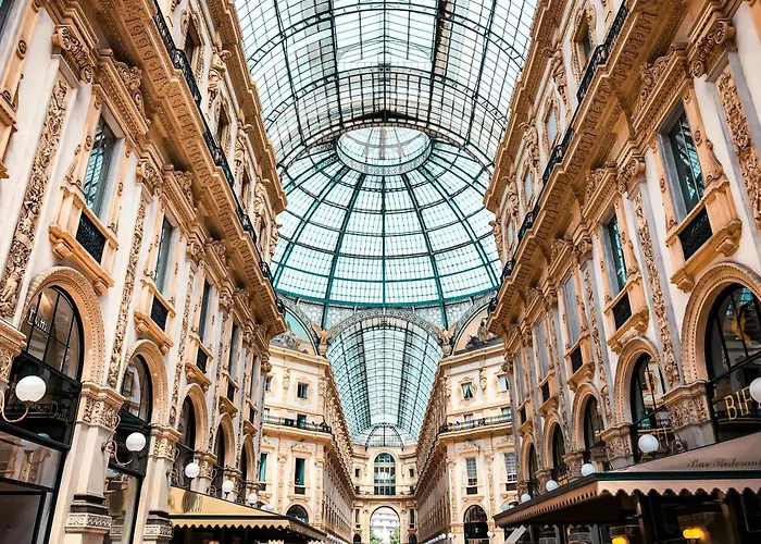 Argento, Bright Flat In The Center, 7 Guests, Parking & Wifi, Near To 3 Tram Lines And The Metro - Well Connected To Airports And To The Train Station