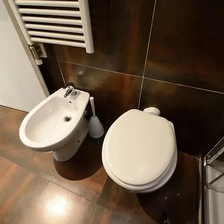 Argento, Bright Flat In The Center, 7 Guests, Parking & Wifi, Near To 3 Tram Lines And The Metro - Well Connected To Airports And To The Train Station Appartement Milaan Buitenkant foto