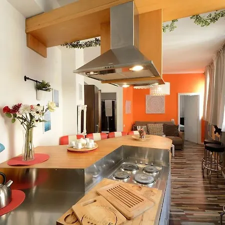 Argento, Bright Flat In The Center, 7 Guests, Parking & Wifi, Near To 3 Tram Lines And The Metro - Well Connected To Airports And To The Train Station Appartement Milaan Buitenkant foto